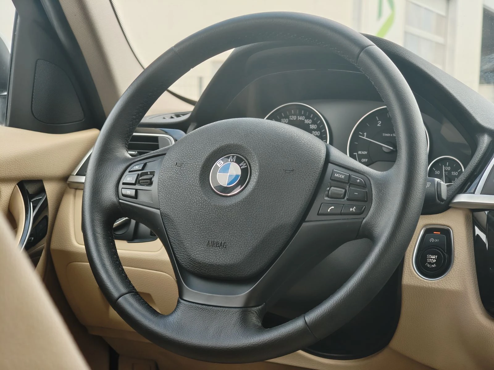 BMW 320 xDrive-РЕАЛНИ КМ 232308 - ПЕРФЕКТНА , снимка 8 - Автомобили и джипове - 56084618