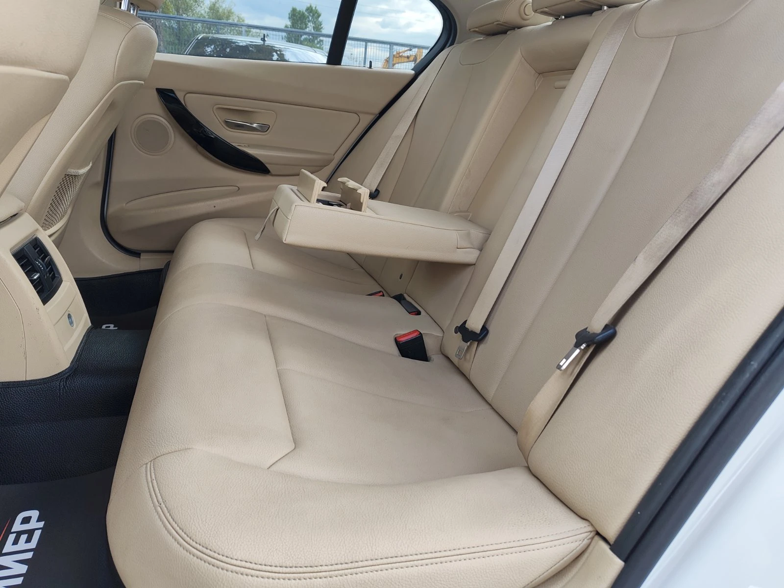 BMW 320 xDrive-РЕАЛНИ КМ 232308 - ПЕРФЕКТНА , снимка 11 - Автомобили и джипове - 56084618