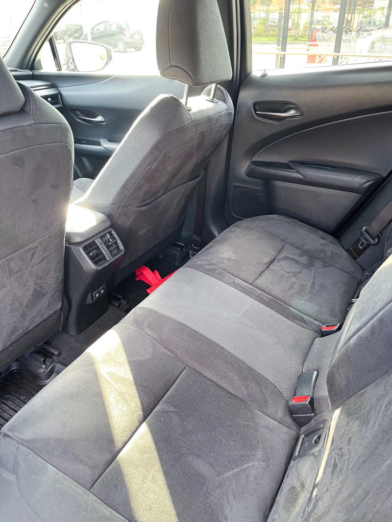 Lexus UX 250h, снимка 12 - Автомобили и джипове - 51954664