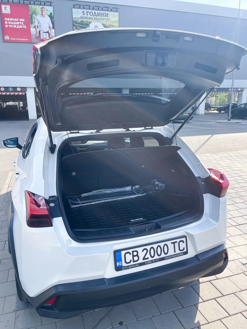 Lexus UX 250h, снимка 6 - Автомобили и джипове - 51954664