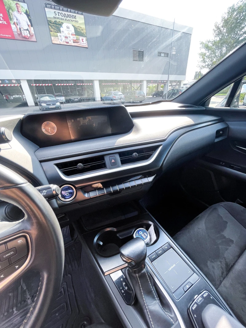 Lexus UX 250h, снимка 9 - Автомобили и джипове - 51954664