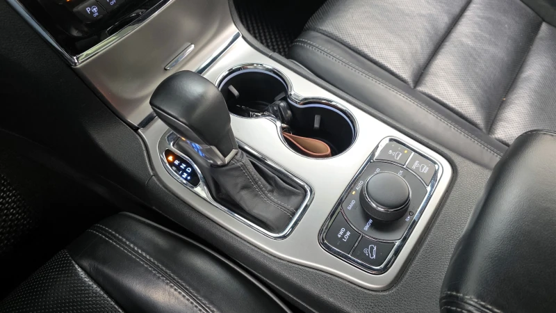 Jeep Grand cherokee 3.6 OVERLAND autogeorge.com, снимка 8 - Автомобили и джипове - 53084176