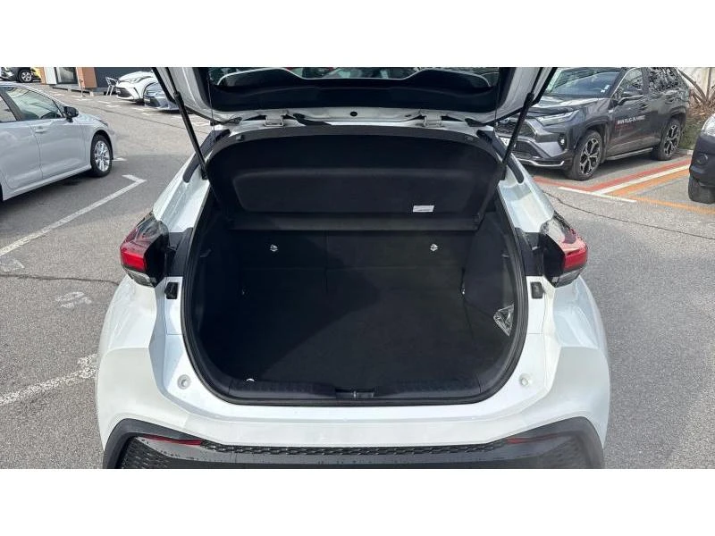 Toyota C-HR 1.8 HEV E-CVT CLUB, снимка 10 - Автомобили и джипове - 53428856