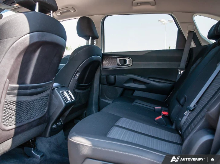 Kia Sorento LX* AWD* CARPLAY* ПОДГРЕВ* KEYLESS* КАМЕРА* , снимка 14 - Автомобили и джипове - 53999901