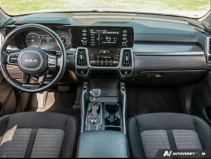 Kia Sorento LX* AWD* CARPLAY* ПОДГРЕВ* KEYLESS* КАМЕРА* , снимка 9 - Автомобили и джипове - 53999901
