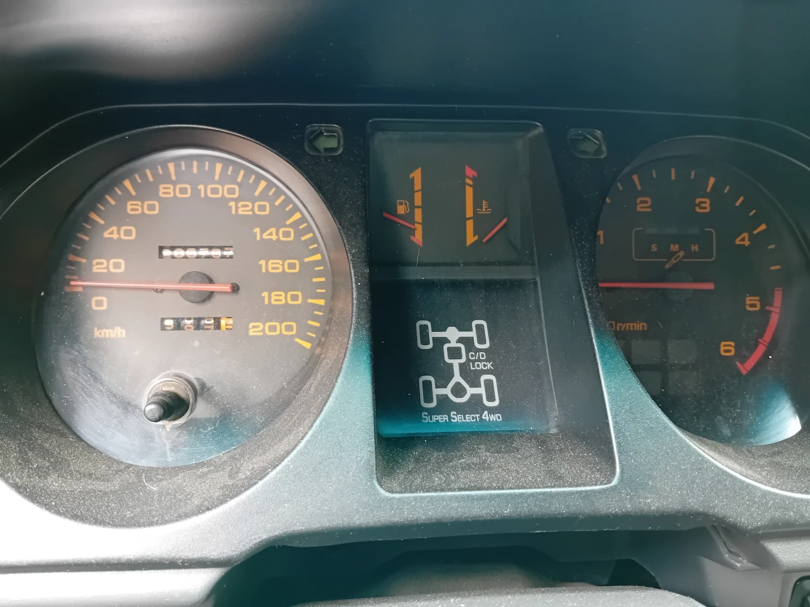 Mitsubishi Pajero 2.5 - изображение 9