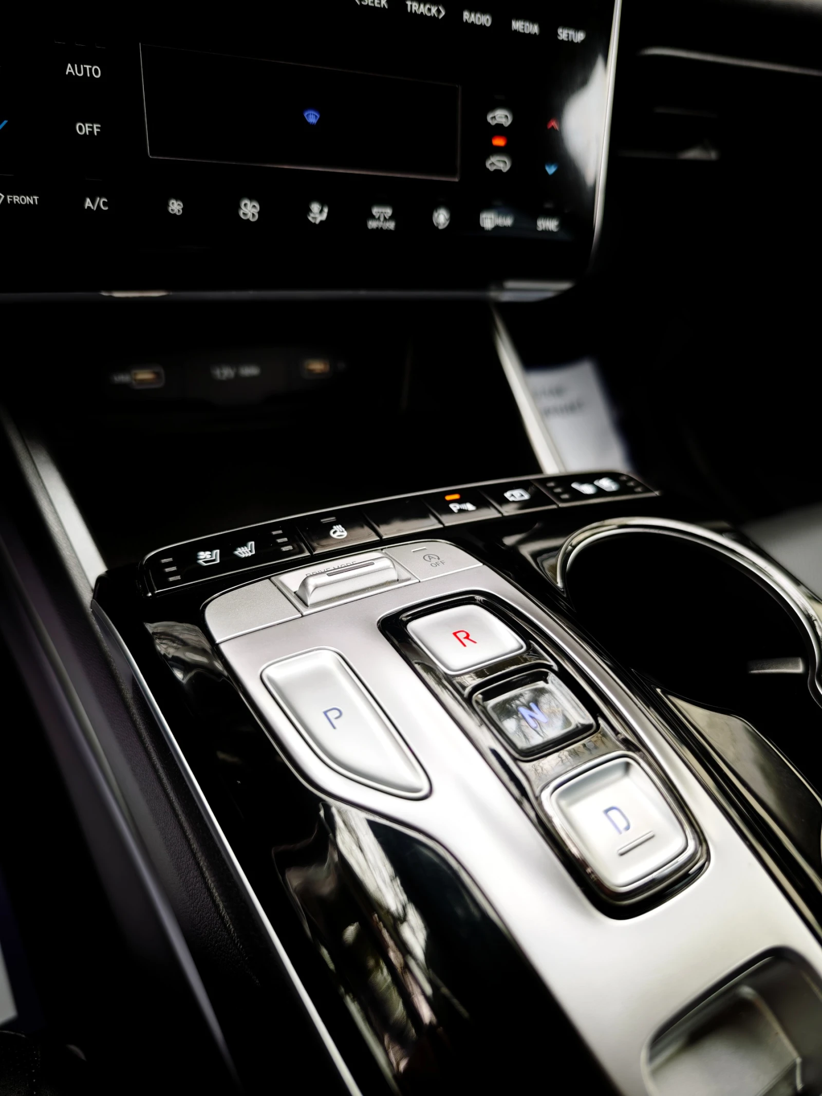 Hyundai Tucson 2.0 CRDI, снимка 16 - Автомобили и джипове - 54056370