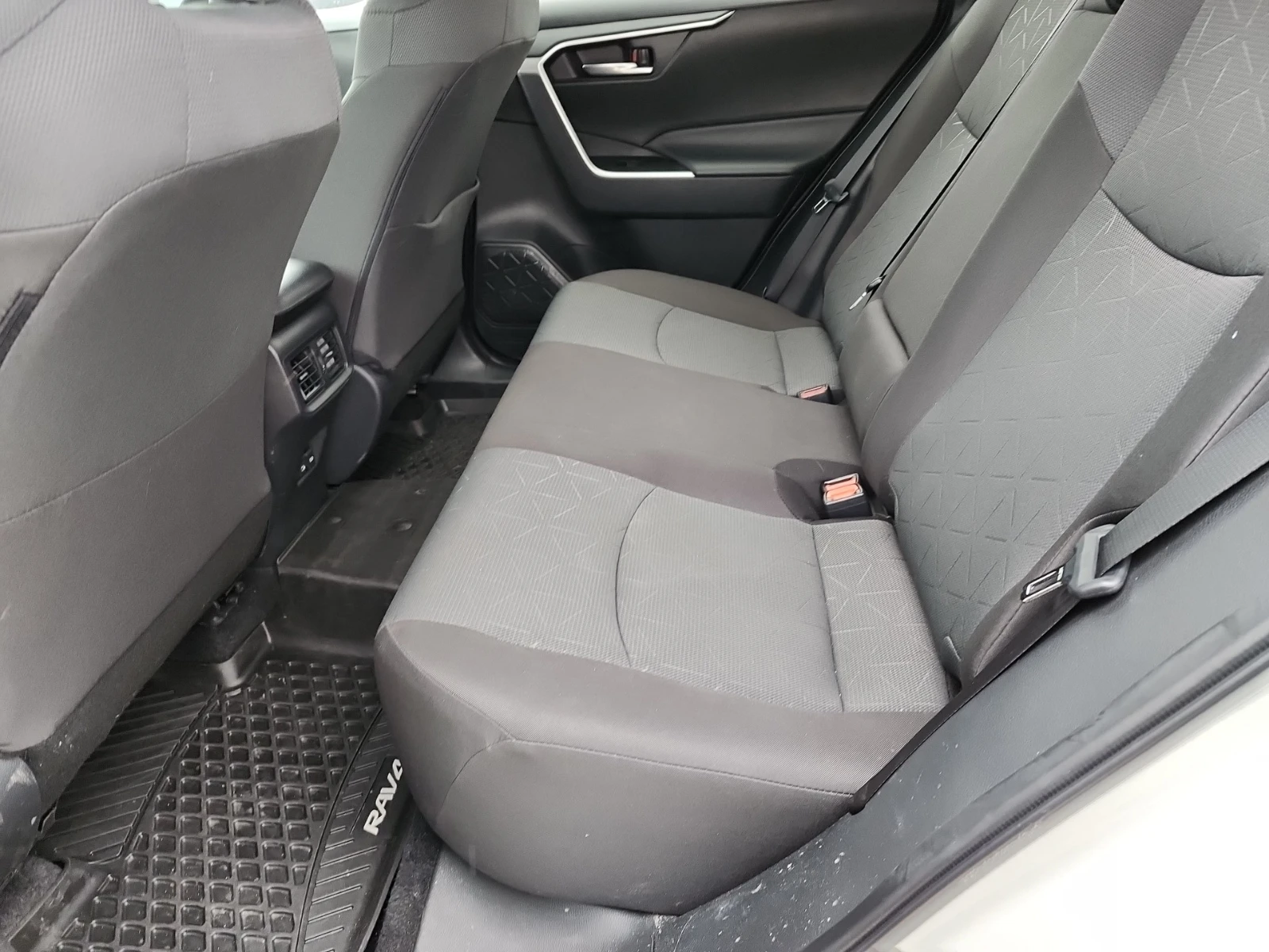 Toyota Rav4 XLE * * CARFAX * * АВТО КРЕДИТ * * , снимка 7 - Автомобили и джипове - 54139348