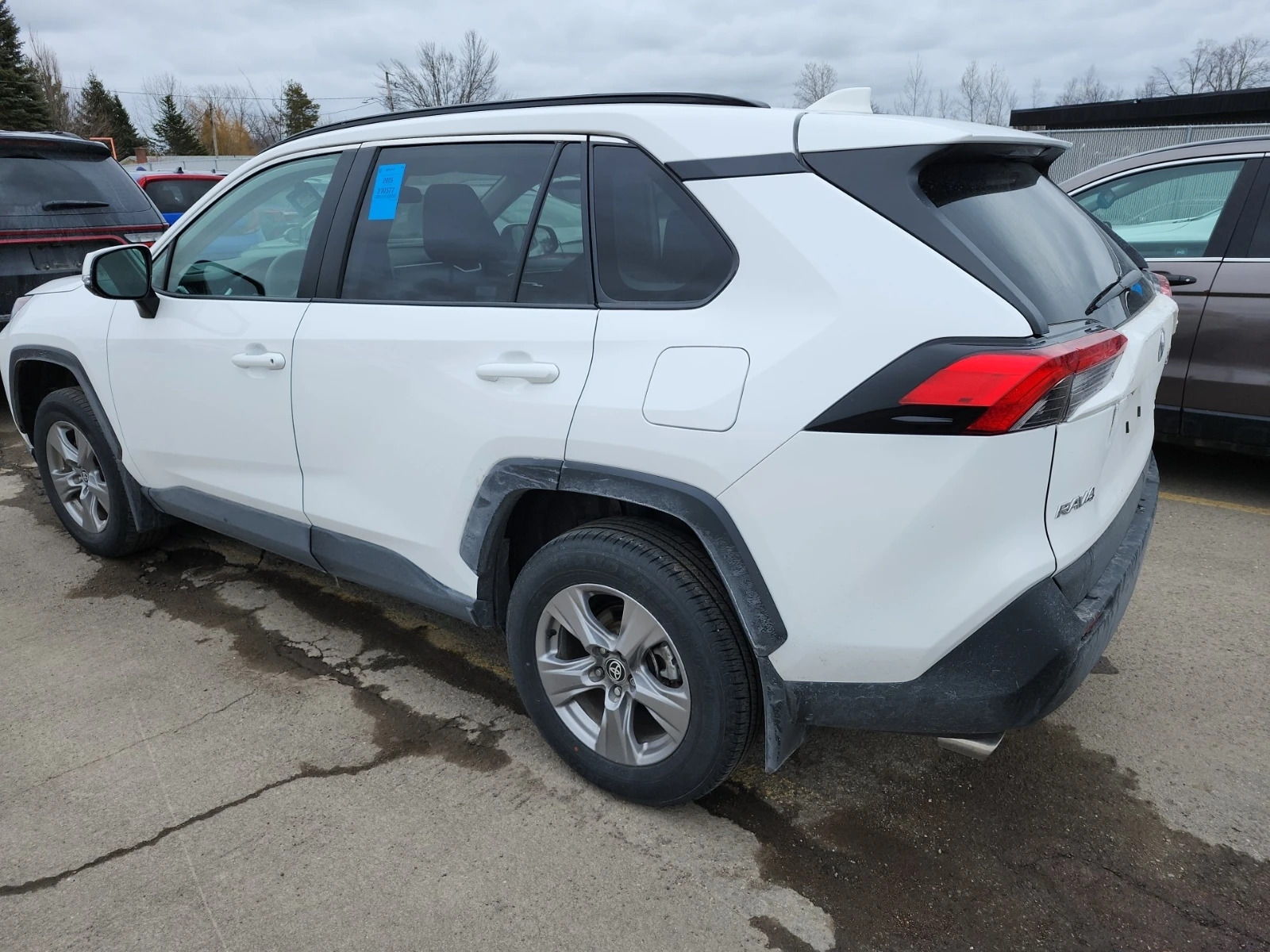 Toyota Rav4 XLE * * CARFAX * * АВТО КРЕДИТ * * , снимка 3 - Автомобили и джипове - 54139348