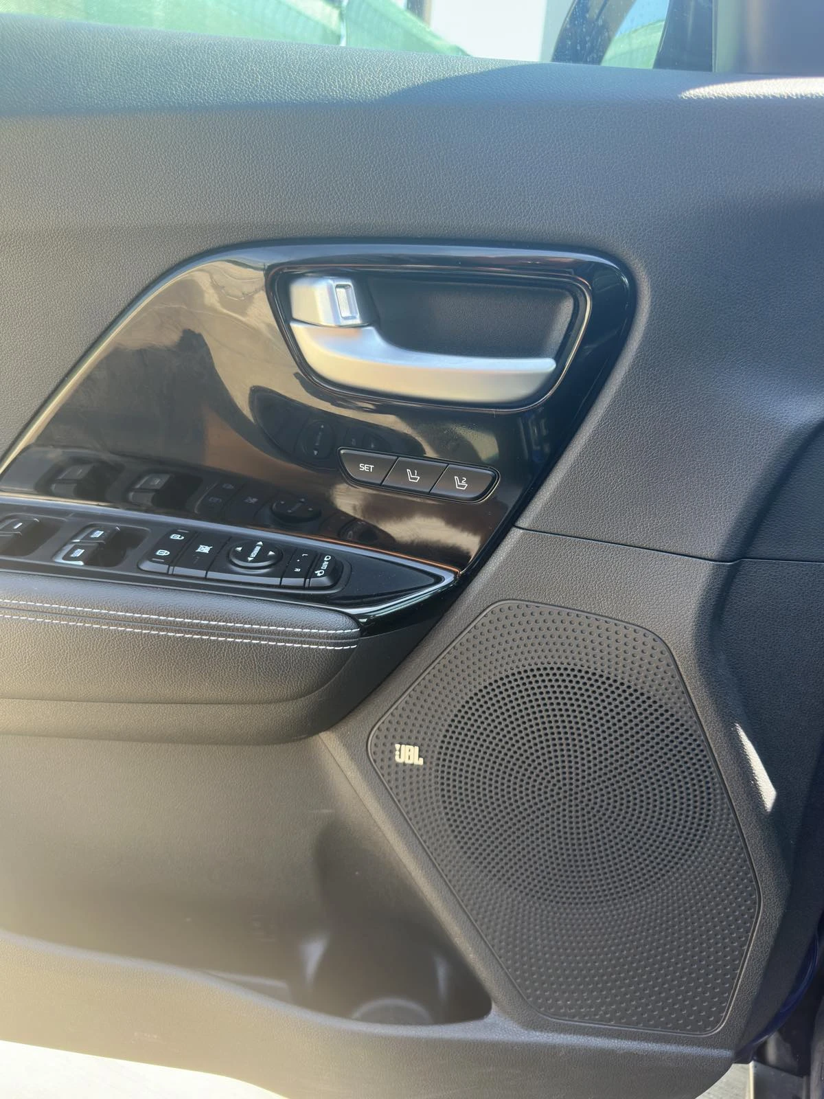 Kia Niro 64KWh/EXECUTIVE LINE/SOH100%/KIACONN/ШИБИДАХ!, снимка 15 - Автомобили и джипове - 54848074