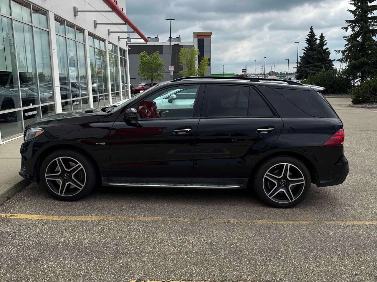 Mercedes-Benz GLE 43 AMG * CARFAX * БЕЗ ПЪРВОНАЧАЛНА ВНОСКА, снимка 11 - Автомобили и джипове - 55212819