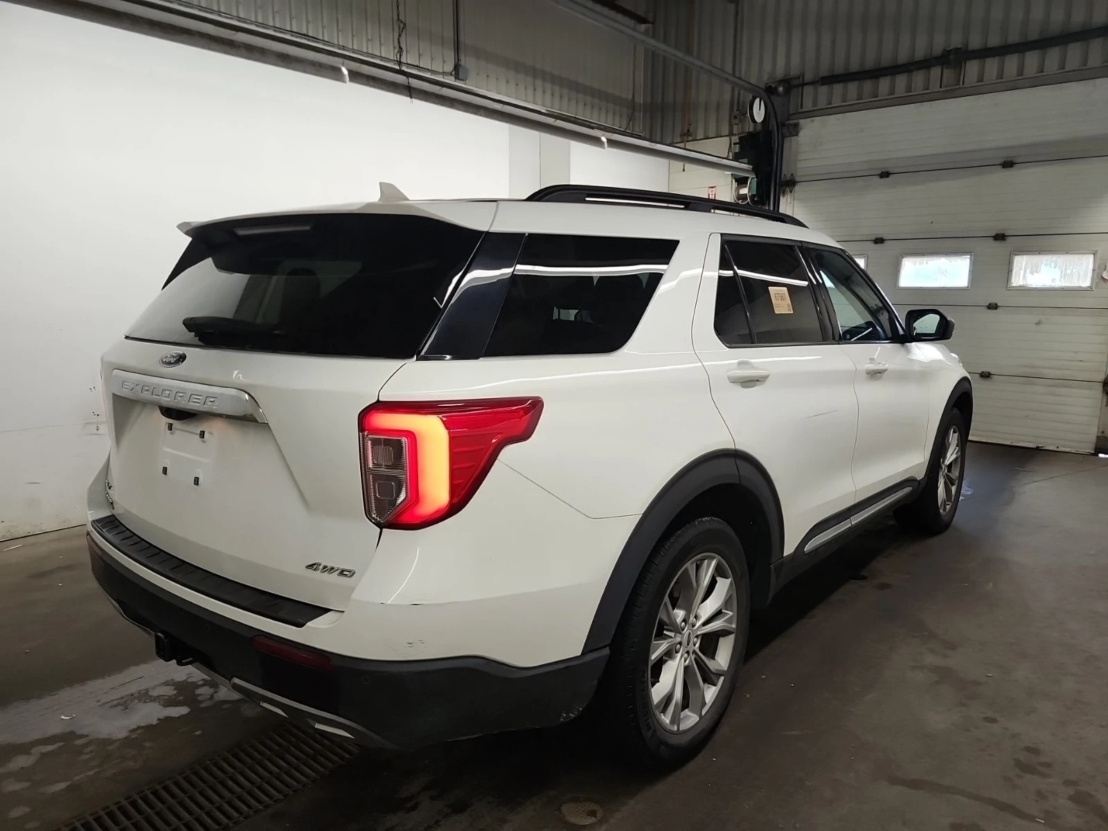 Ford Explorer XLT| HUD| PANO| 2 КЛЮЧА| ПОДГРЕВИ| , снимка 3 - Автомобили и джипове - 55992359