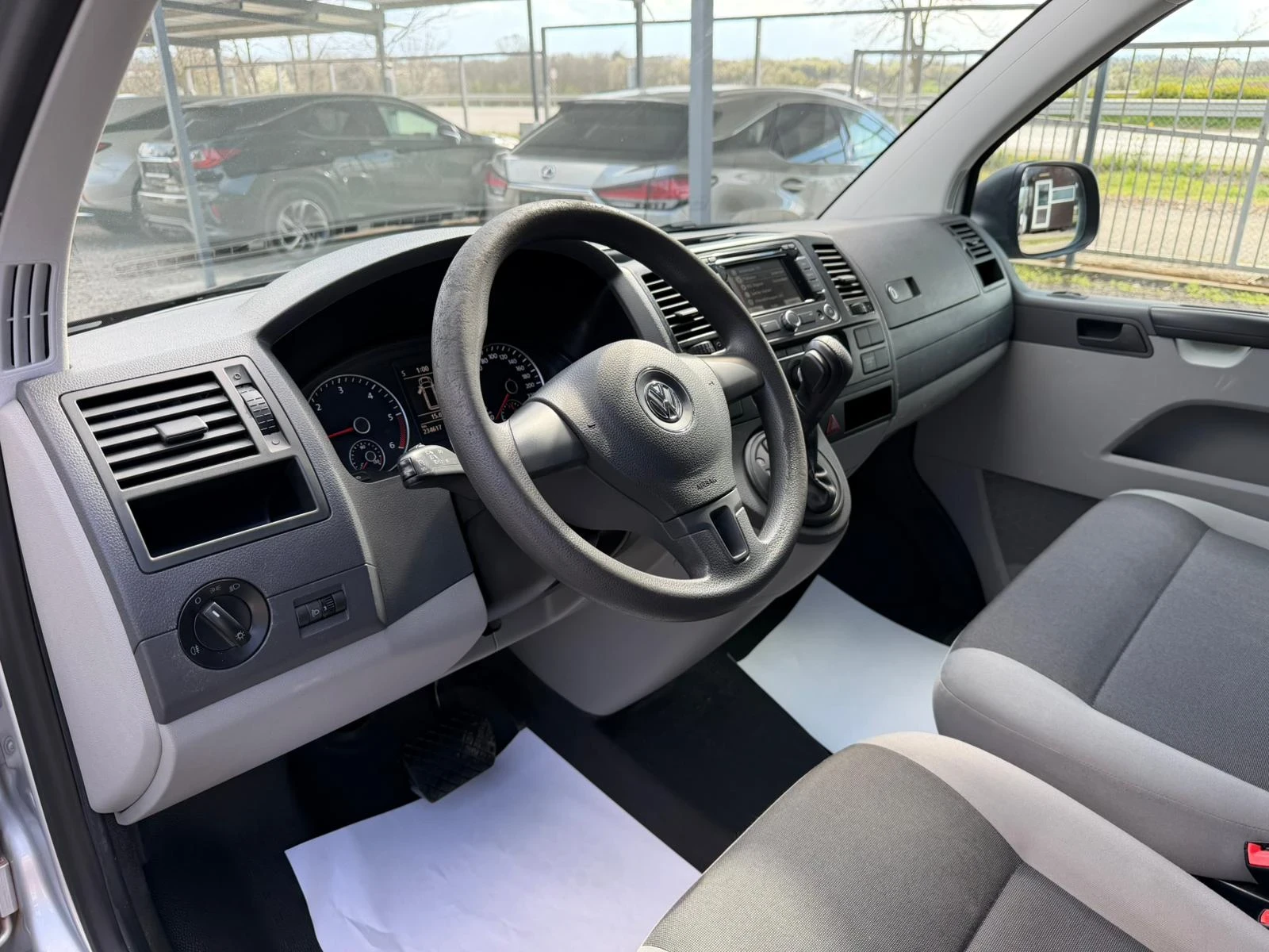 VW T5 2.0TDI/Automatic/, снимка 9 - Бусове и автобуси - 54177152