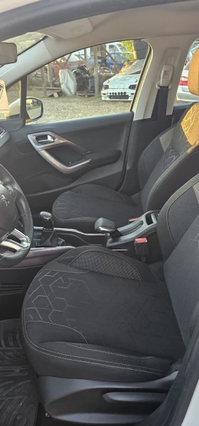 Peugeot 2008 1.2/82ks/Реални километри!!! , снимка 12
