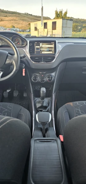 Peugeot 2008 1.2/82ks/Реални километри!!! , снимка 15
