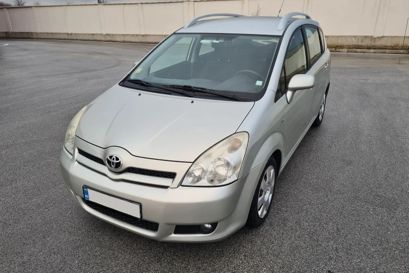 Toyota Corolla verso - дизел 136 к.с., 7 места, снимка 1 - Автомобили и джипове - 43524293