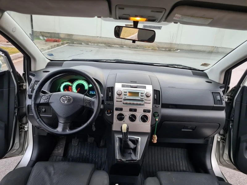 Toyota Corolla verso - дизел 136 к.с., 7 места, снимка 12 - Автомобили и джипове - 48728922