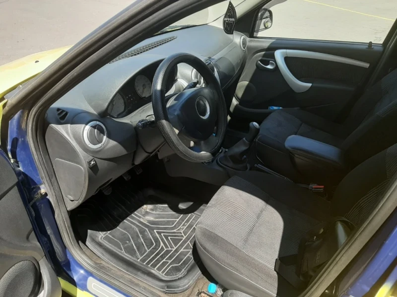 Dacia Logan Седан, снимка 8 - Автомобили и джипове - 49622611