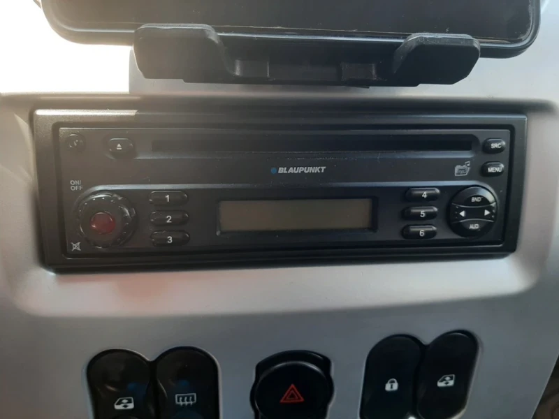 Dacia Logan Седан, снимка 12 - Автомобили и джипове - 49622611