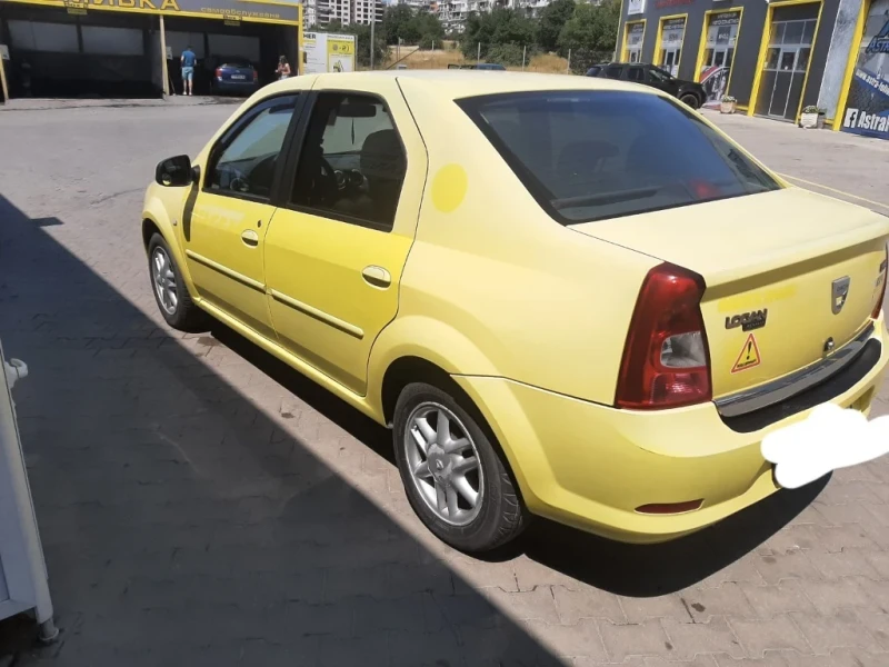 Dacia Logan Седан, снимка 4 - Автомобили и джипове - 49622611