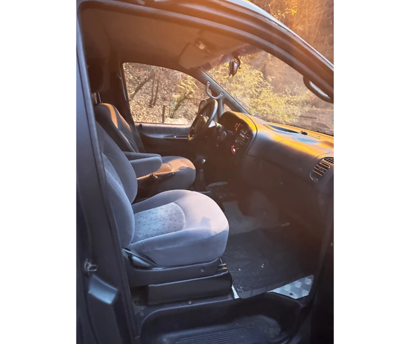 Hyundai Starex H1, снимка 16 - Автомобили и джипове - 52517577