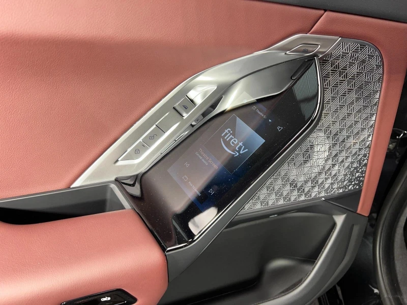 BMW 740 d xDrive* Shadowline* M-Sport* TV* Swarovski* B&W*, снимка 13 - Автомобили и джипове - 53294698