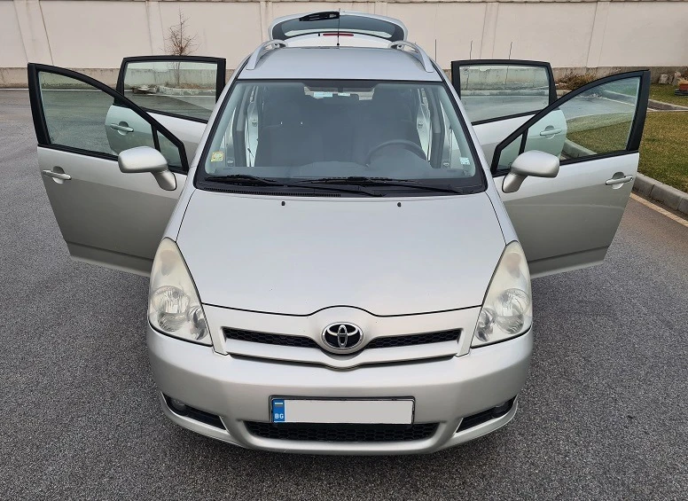 Toyota Corolla verso - дизел 136 к.с., 7 места, снимка 6 - Автомобили и джипове - 48728922