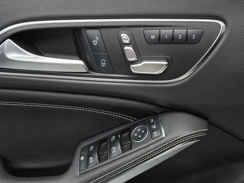 Mercedes-Benz CLA 4Matic, снимка 17 - Автомобили и джипове - 53810827