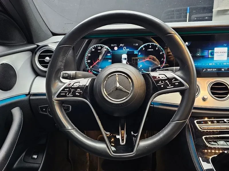Mercedes-Benz E 250 Avantgarde, снимка 13 - Автомобили и джипове - 55739962