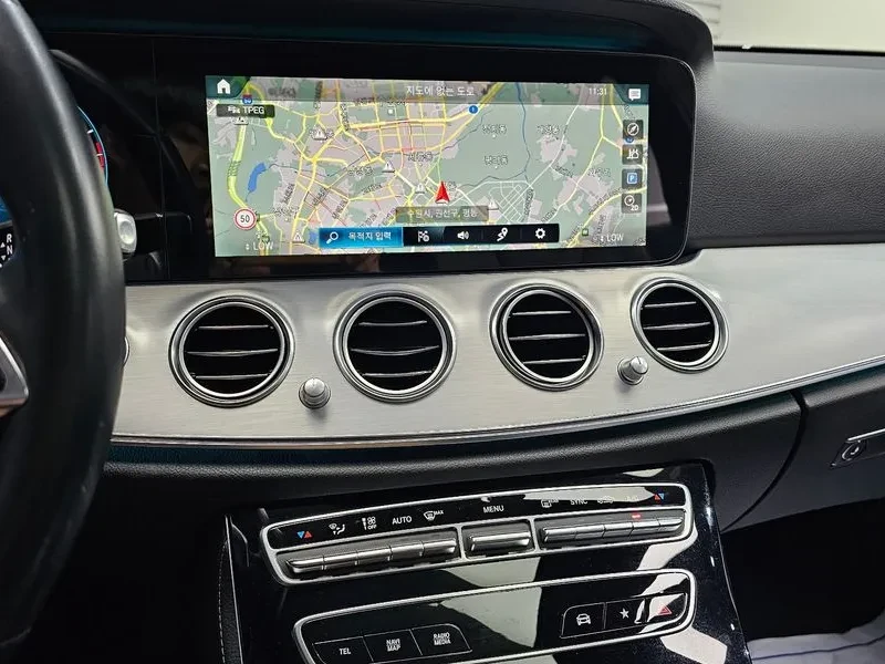 Mercedes-Benz E 250 Avantgarde, снимка 14 - Автомобили и джипове - 55739962
