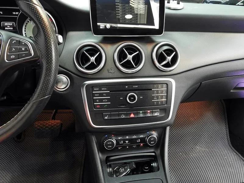Mercedes-Benz CLA 200 Cdi 4Matic, снимка 9 - Автомобили и джипове - 55785660