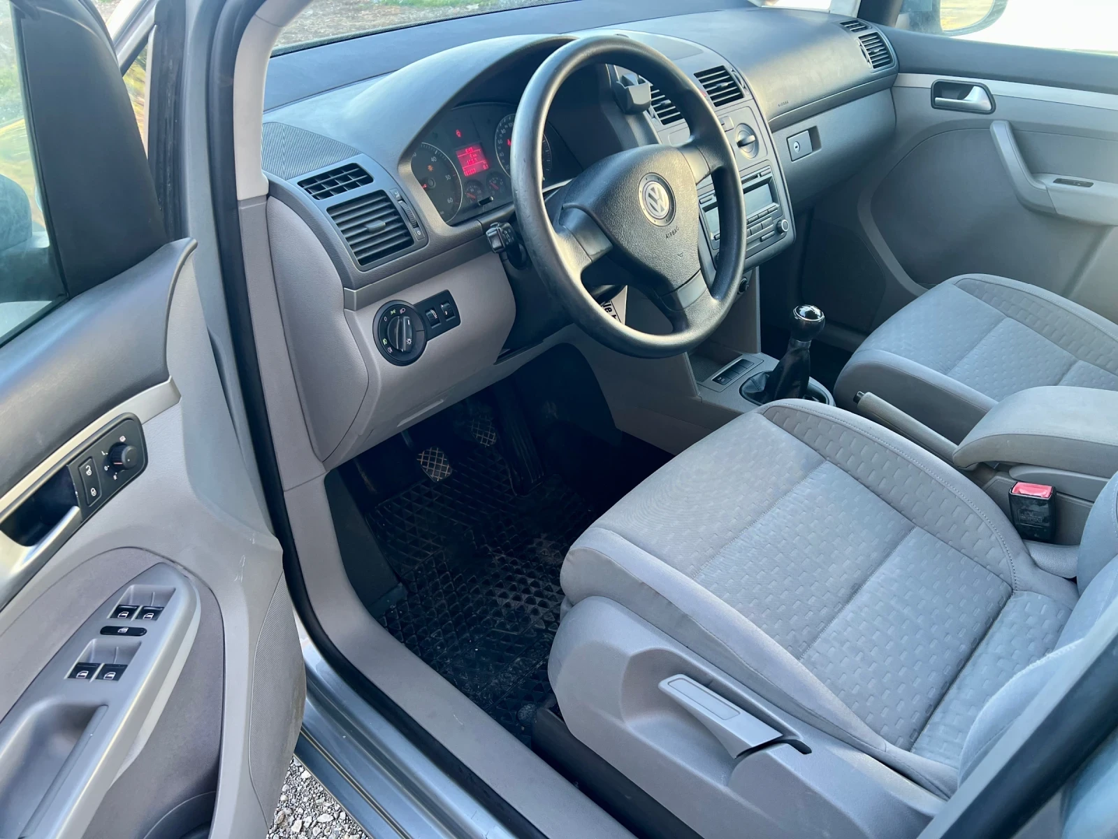 VW Touran 1.9TDI 2009 7места - изображение 10