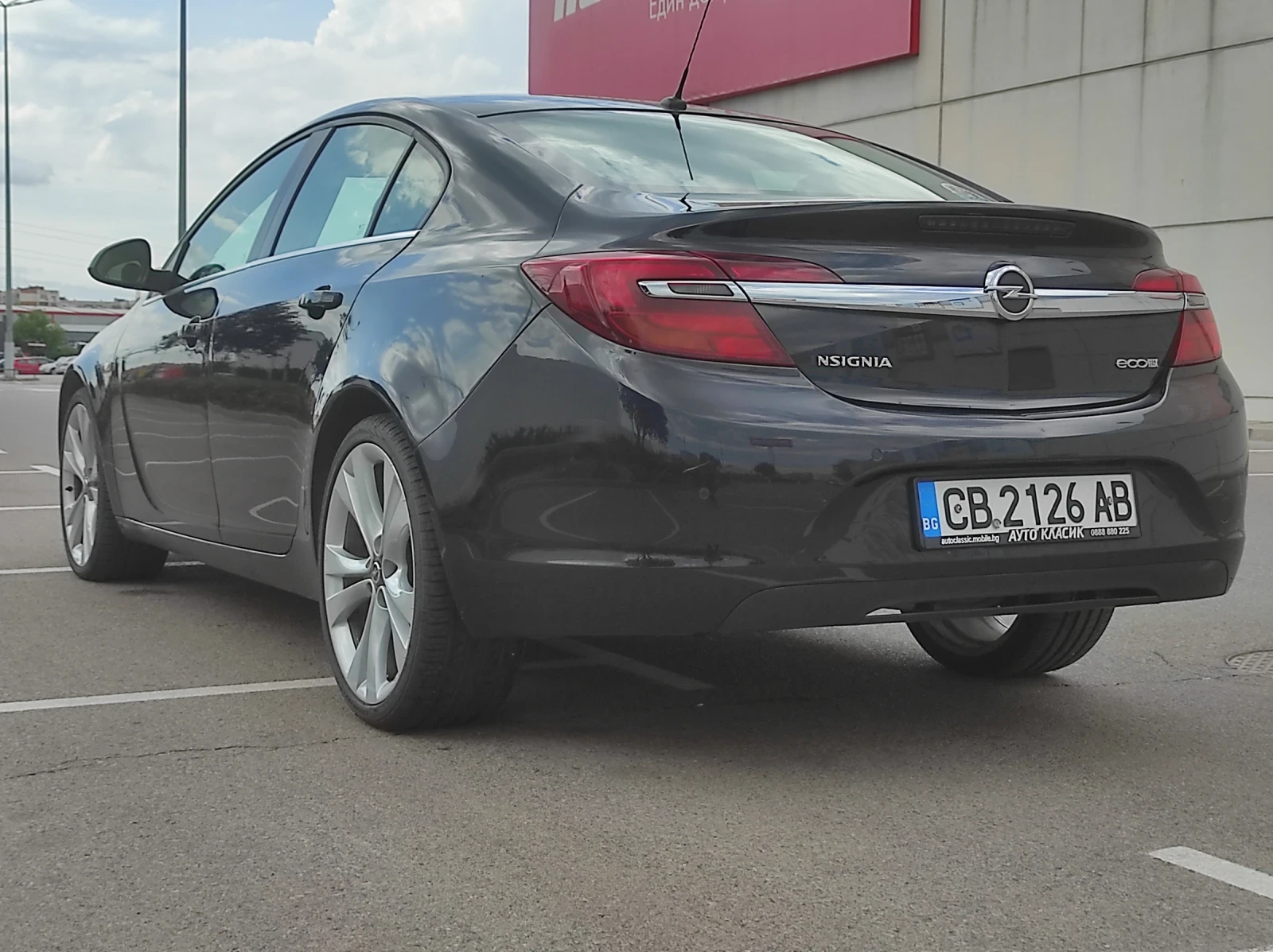 Opel Insignia 2.0d FACELIFT ОБСЛУЖЕН РЕГИСТРИРАН КАСКО ПЕРФЕКТНА - изображение 5
