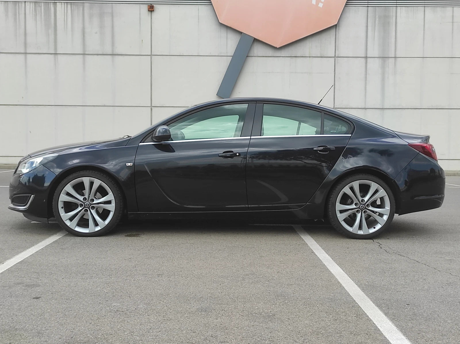 Opel Insignia 2.0d FACELIFT ОБСЛУЖЕН РЕГИСТРИРАН КАСКО ПЕРФЕКТНА - изображение 6