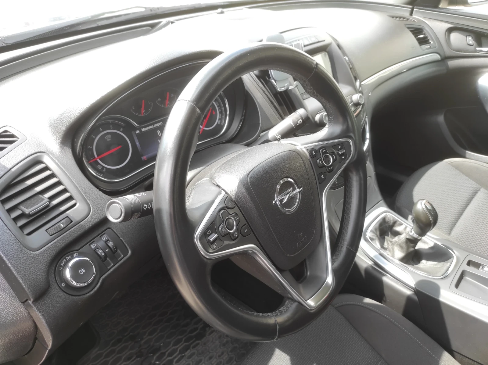 Opel Insignia 2.0d FACELIFT ОБСЛУЖЕН РЕГИСТРИРАН КАСКО ПЕРФЕКТНА - изображение 10