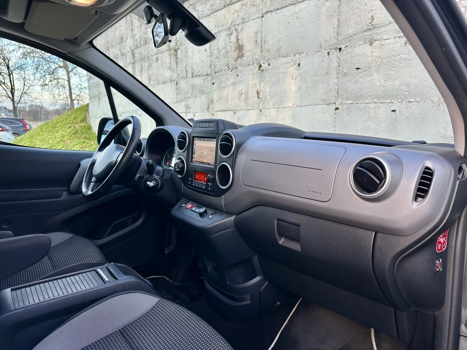 Peugeot Partner Tepee FullElectric Allure - изображение 9