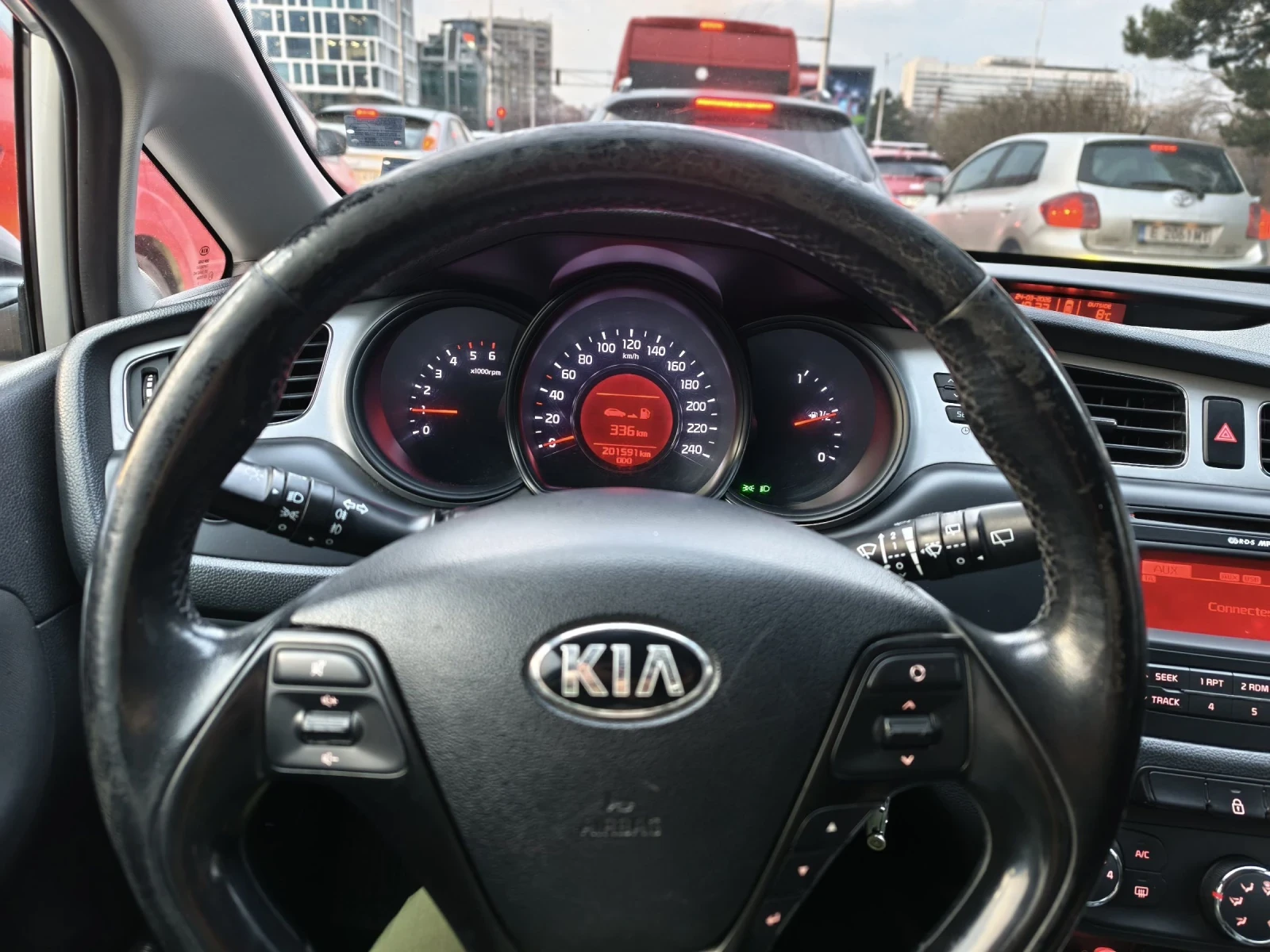 Kia Ceed 1.4 CRDi, снимка 8 - Автомобили и джипове - 54087114