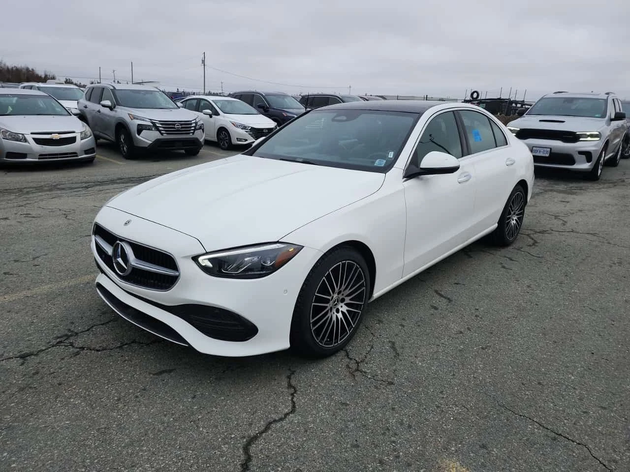 Mercedes-Benz C 300  CARFAX /DISTRONIC/360 