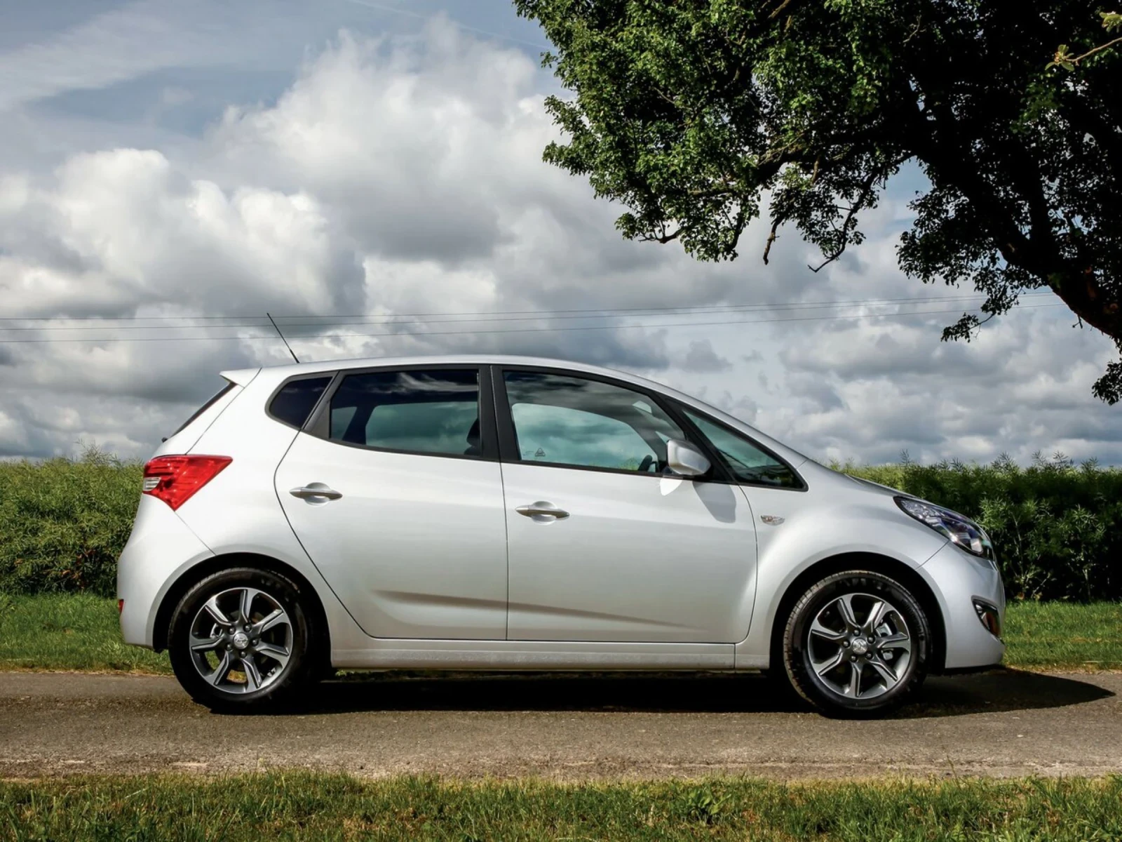 Hyundai Ix20, снимка 5 - Автомобили и джипове - 54570602