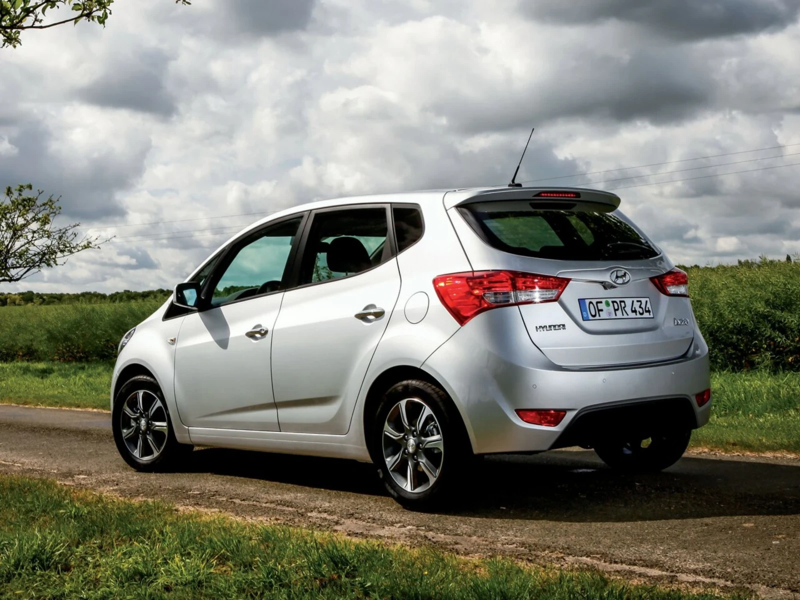 Hyundai Ix20, снимка 4 - Автомобили и джипове - 54570602