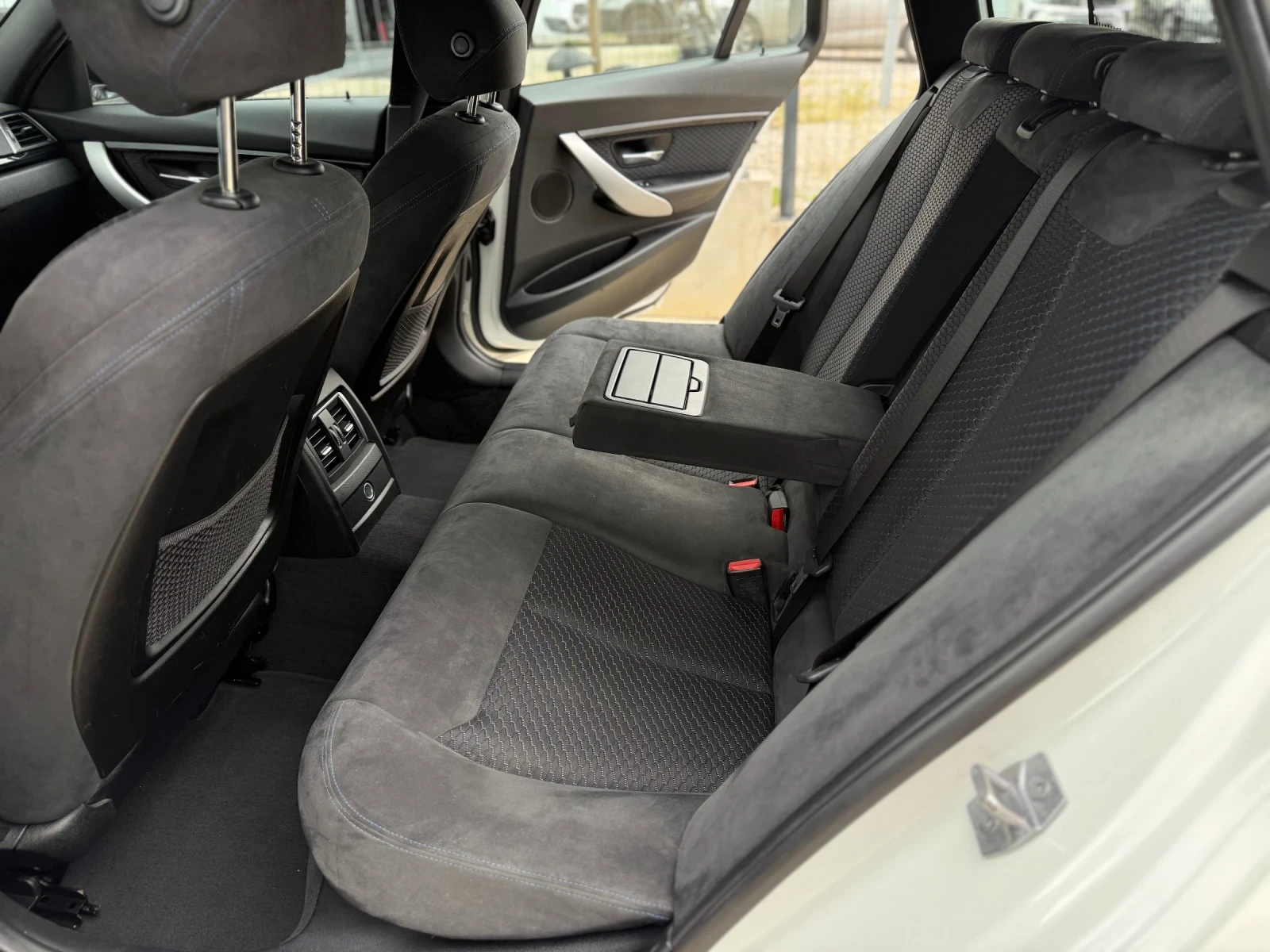 BMW 320 M SPORT / XDRIVE / КАМЕРА / 2 КОМПЛЕКТА ГУМИ / LED, снимка 12 - Автомобили и джипове - 54591251