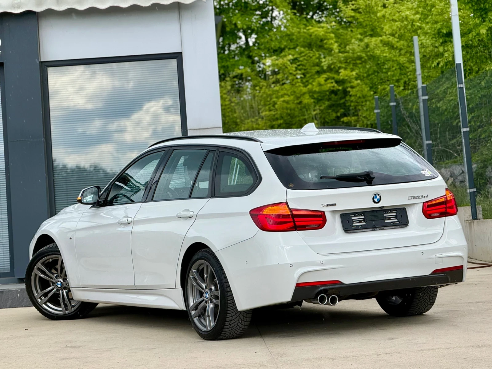 BMW 320 M SPORT / XDRIVE / КАМЕРА / 2 КОМПЛЕКТА ГУМИ / LED, снимка 5 - Автомобили и джипове - 54591251