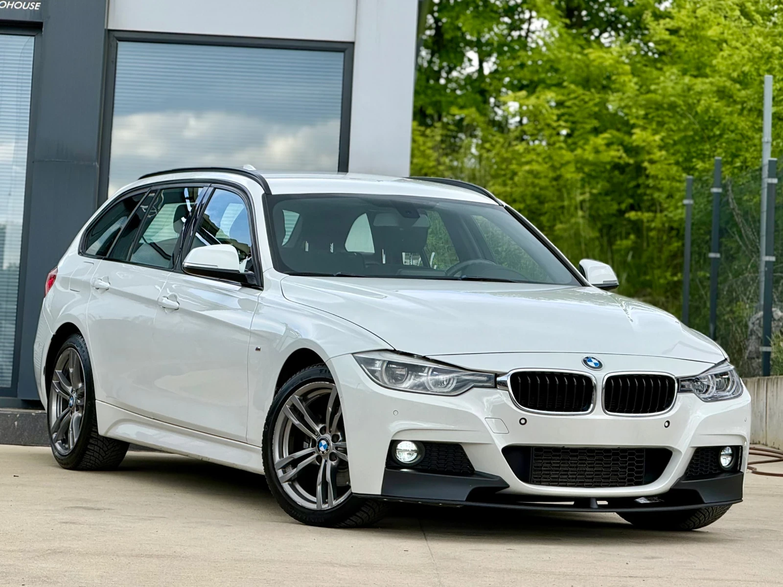 BMW 320 M SPORT / XDRIVE / КАМЕРА / 2 КОМПЛЕКТА ГУМИ / LED, снимка 3 - Автомобили и джипове - 54591251