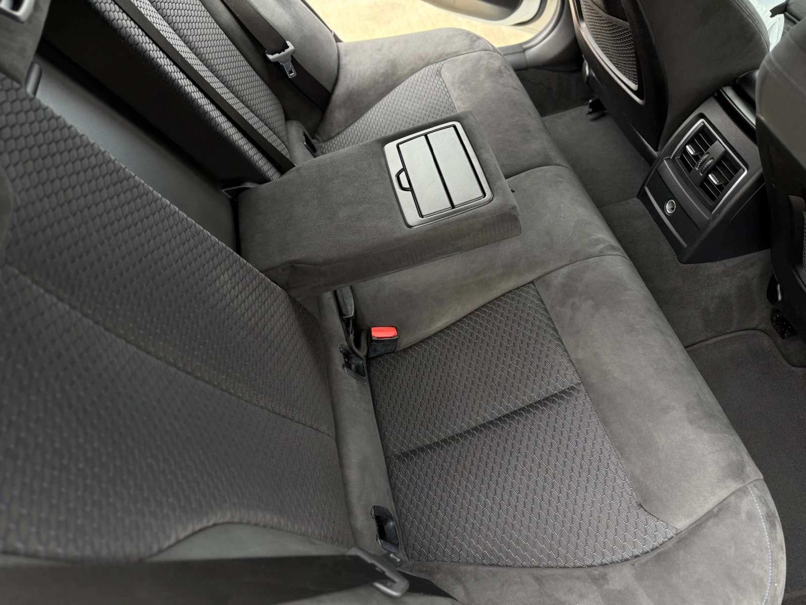 BMW 320 M SPORT / XDRIVE / КАМЕРА / 2 КОМПЛЕКТА ГУМИ / LED, снимка 13 - Автомобили и джипове - 54591251