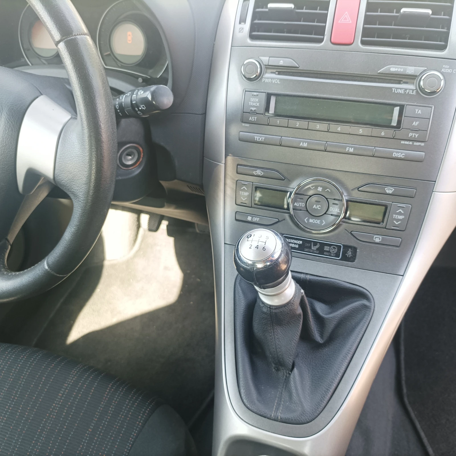 Toyota Auris 1, 6 6ск., снимка 11 - Автомобили и джипове - 54609349