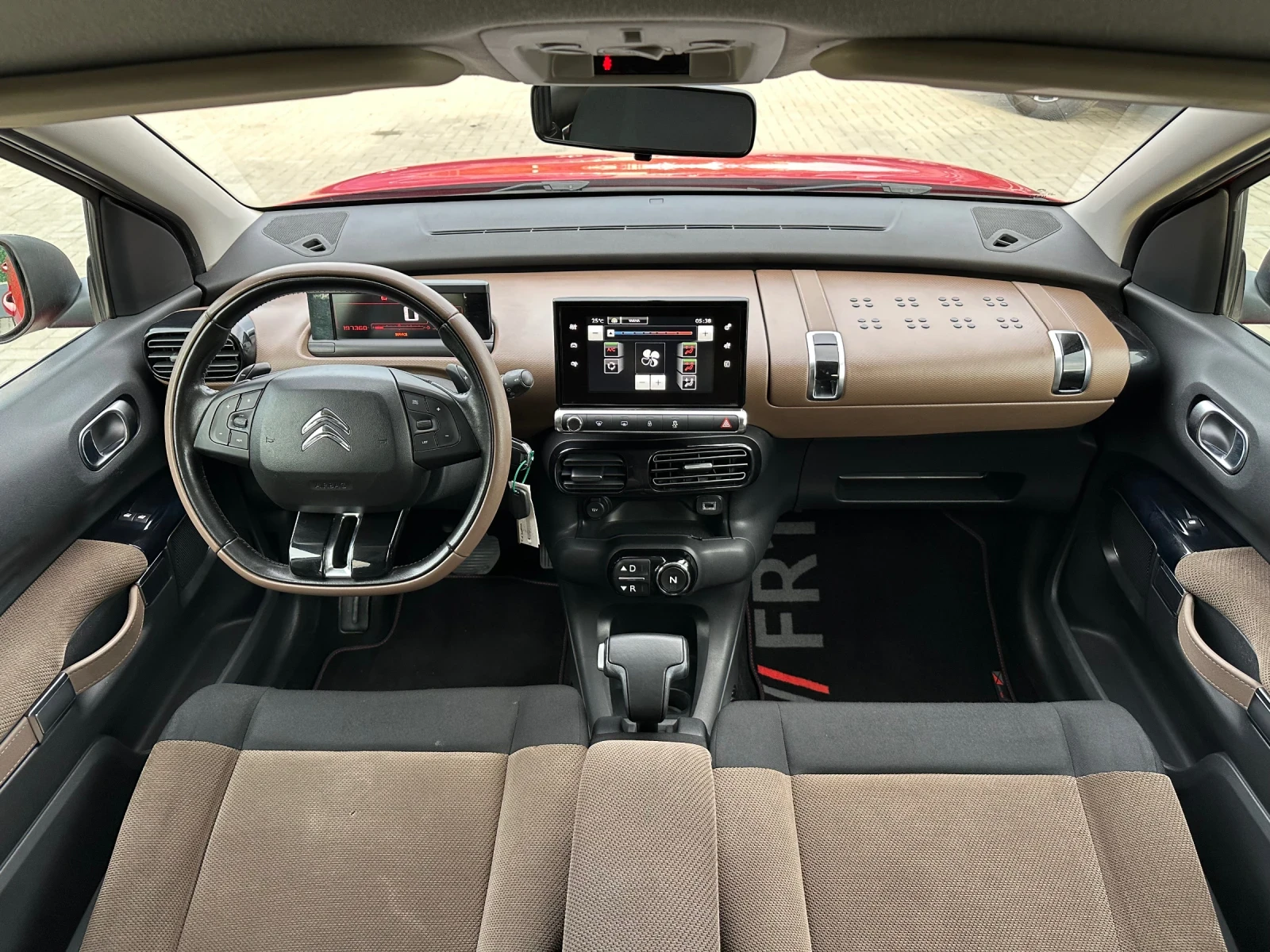 Citroen C4 Cactus Автоматик, снимка 8 - Автомобили и джипове - 54948961