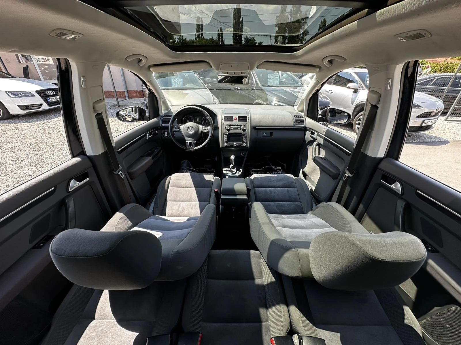 VW Touran 2.0TDI 170HP 6+ 1 DSG PANO CAMERA EURO5B, снимка 10 - Автомобили и джипове - 55205905