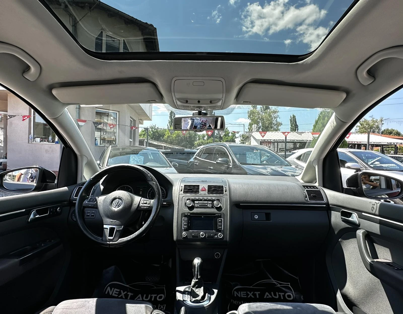 VW Touran 2.0TDI 170HP 6+ 1 DSG PANO CAMERA EURO5B, снимка 11 - Автомобили и джипове - 55205905