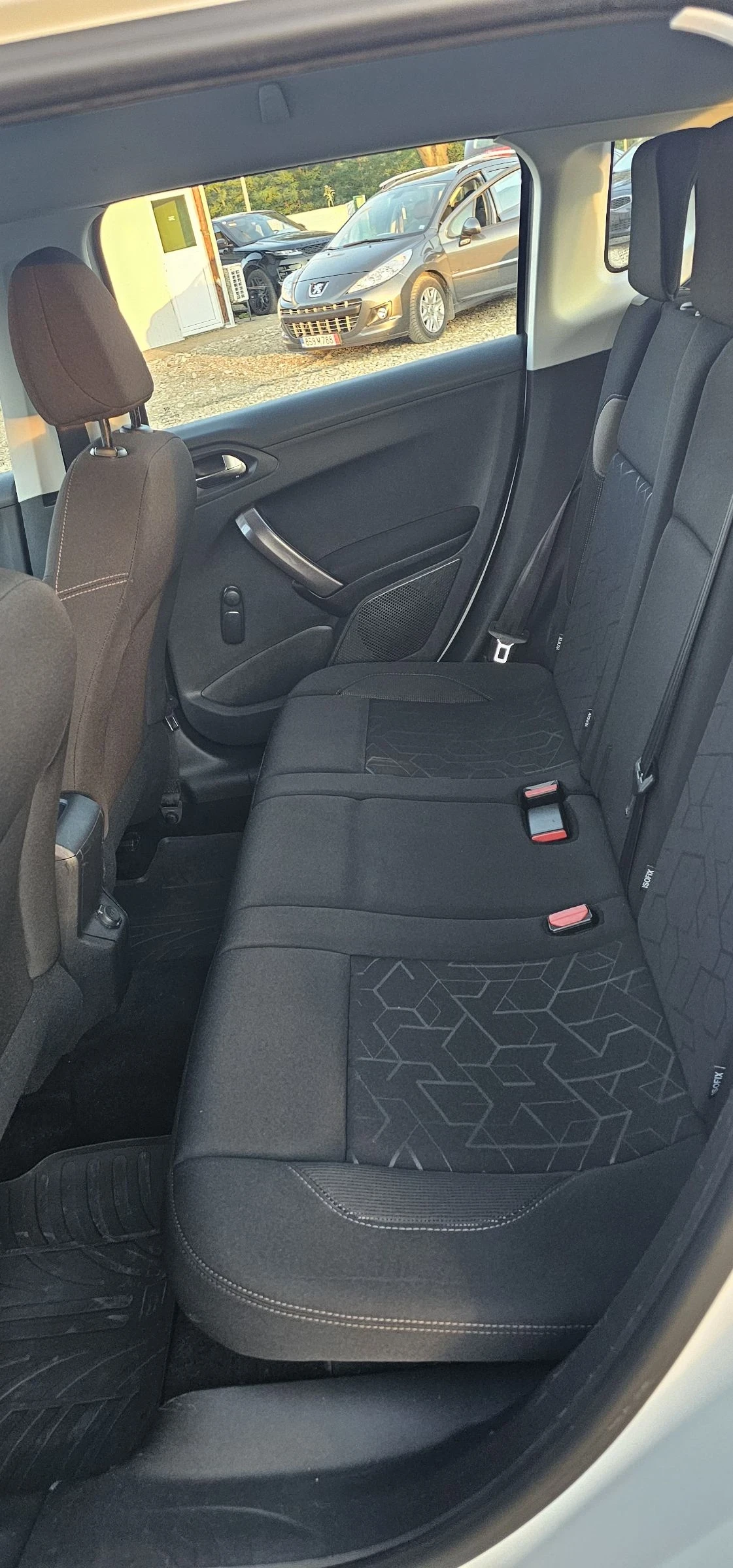 Peugeot 2008 1.2/82ks/Реални километри!!! , снимка 14 - Автомобили и джипове - 55365845