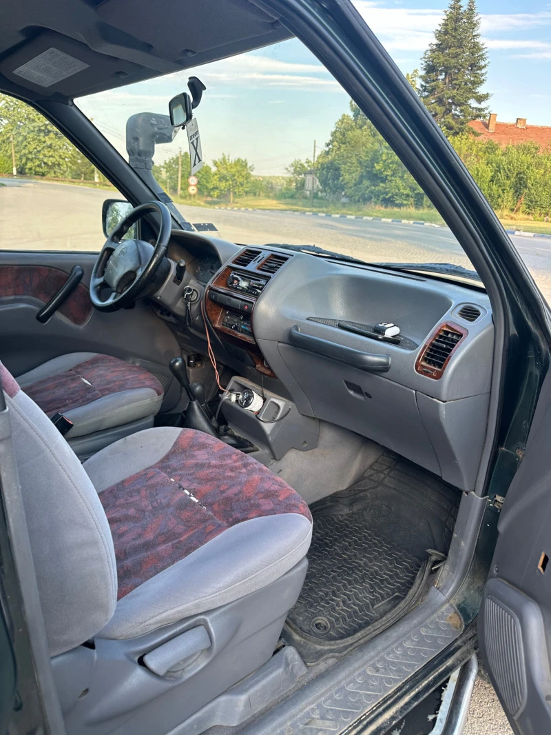 Nissan Terrano, снимка 8 - Автомобили и джипове - 47604407